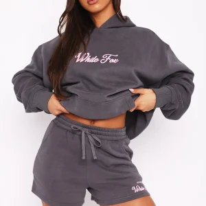 Season 7 Lounge Monument Short-1