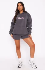 Season 7 Lounge Monument Short-4